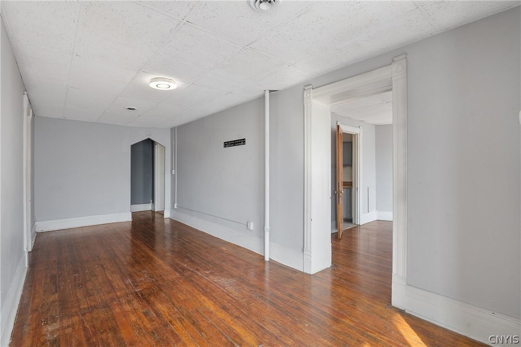 319 N Salina Street - Photo 19