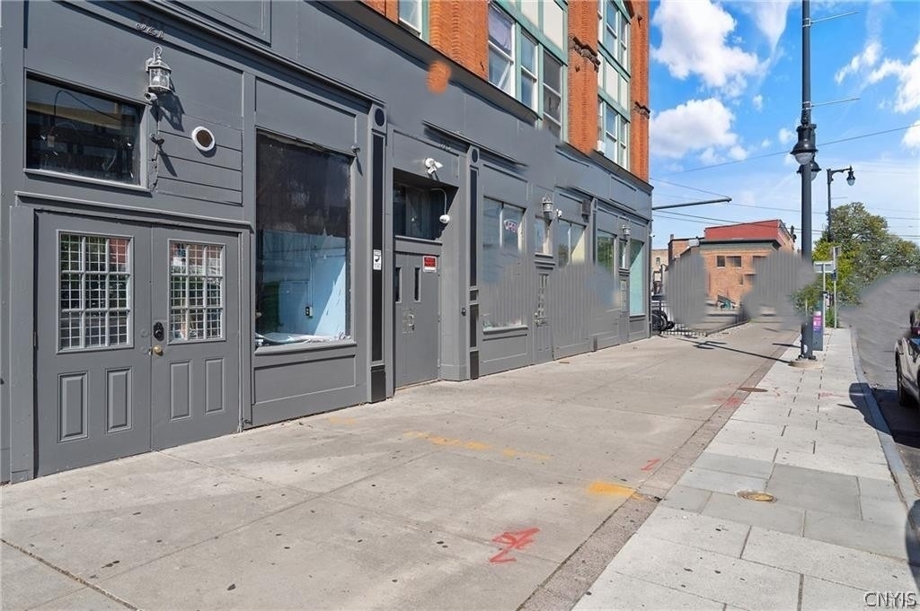 319 N Salina Street - Photo 1