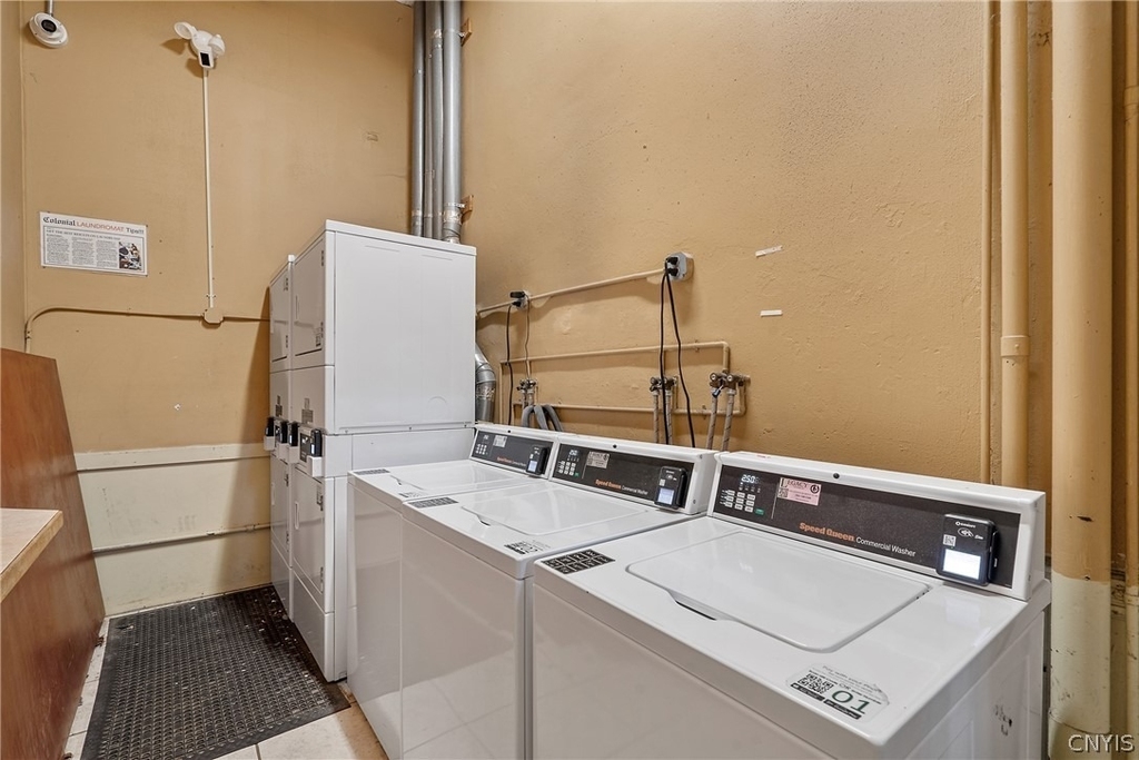 319 N Salina Street - Photo 3