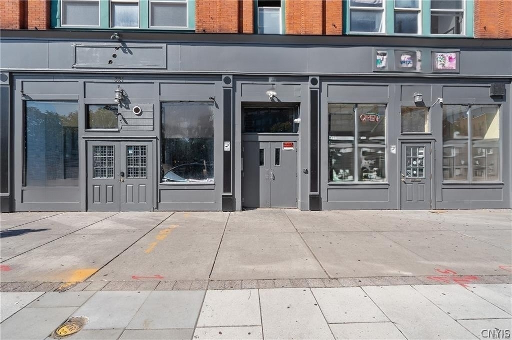 319 N Salina Street - Photo 0