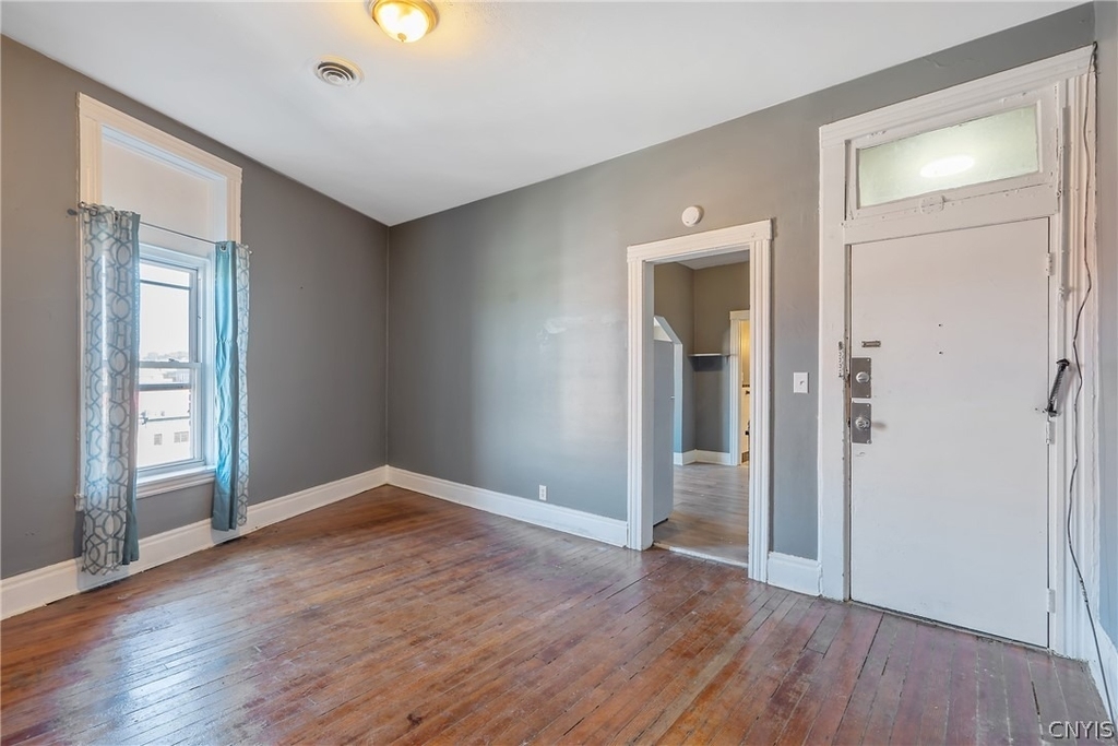 319 N Salina Street - Photo 37