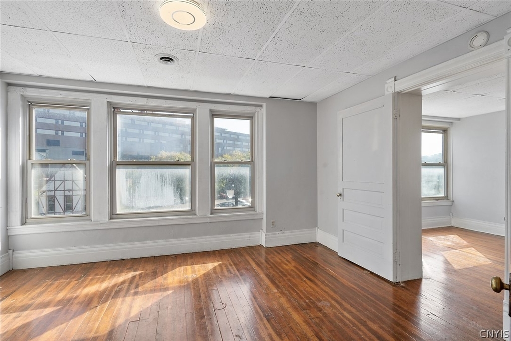 319 N Salina Street - Photo 16