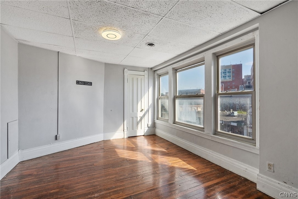 319 N Salina Street - Photo 17
