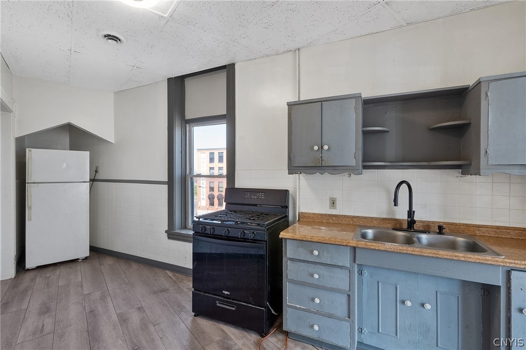 319 N Salina Street - Photo 15