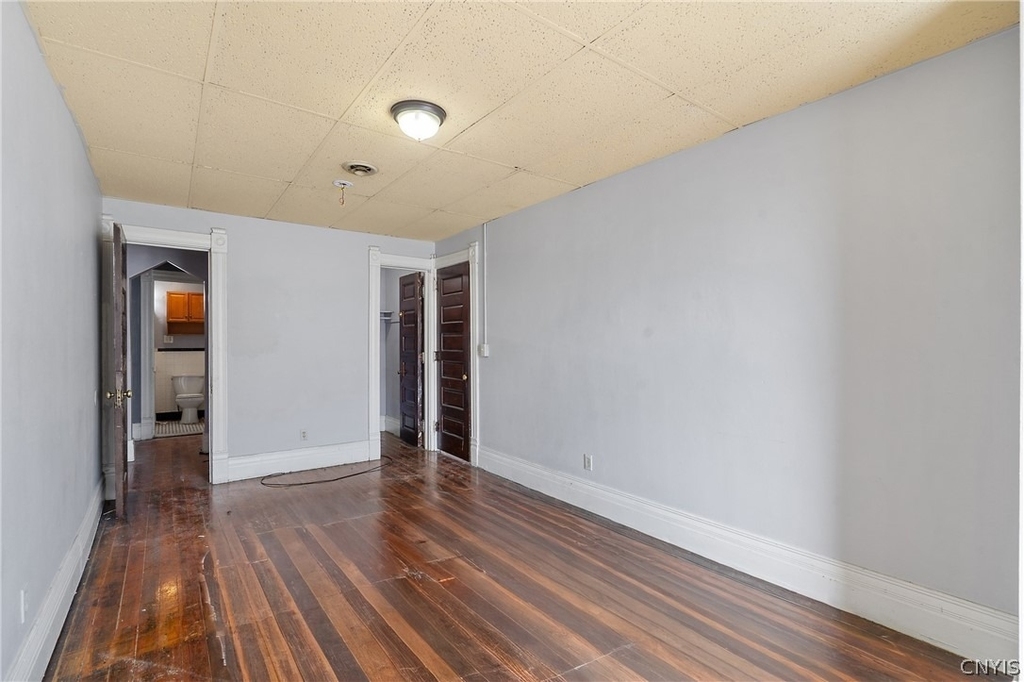 319 N Salina Street - Photo 21