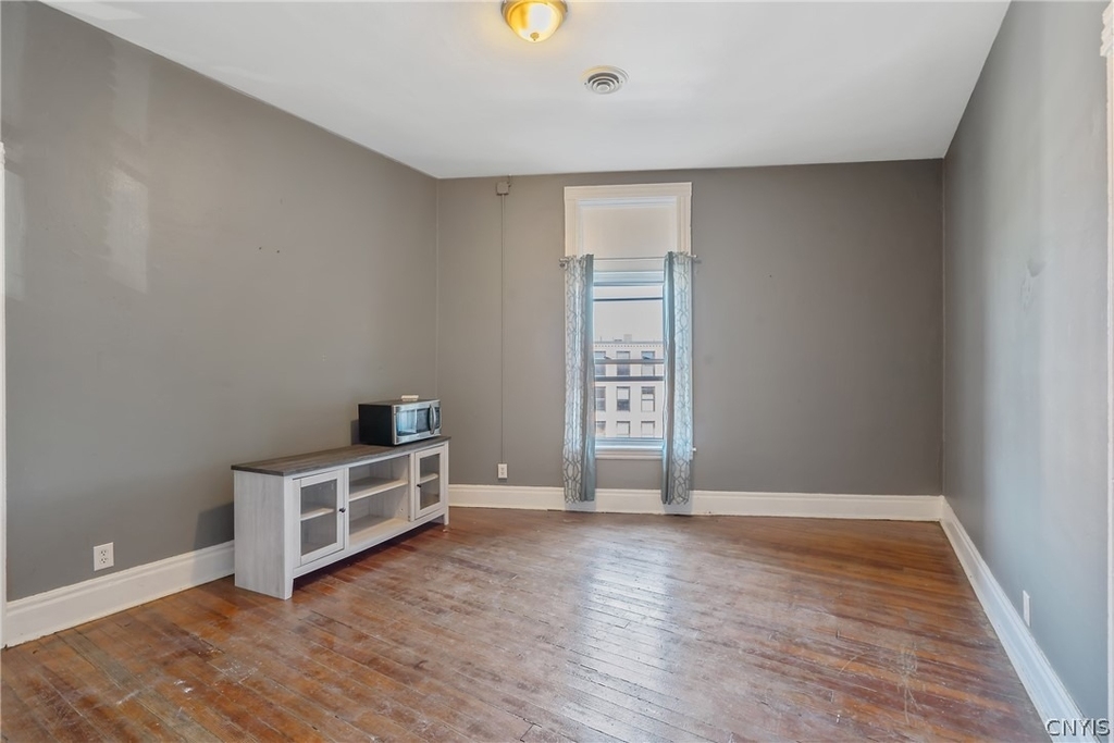 319 N Salina Street - Photo 36