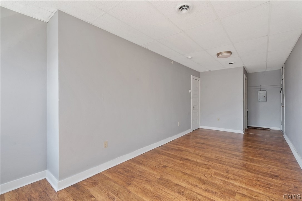 319 N Salina Street - Photo 5