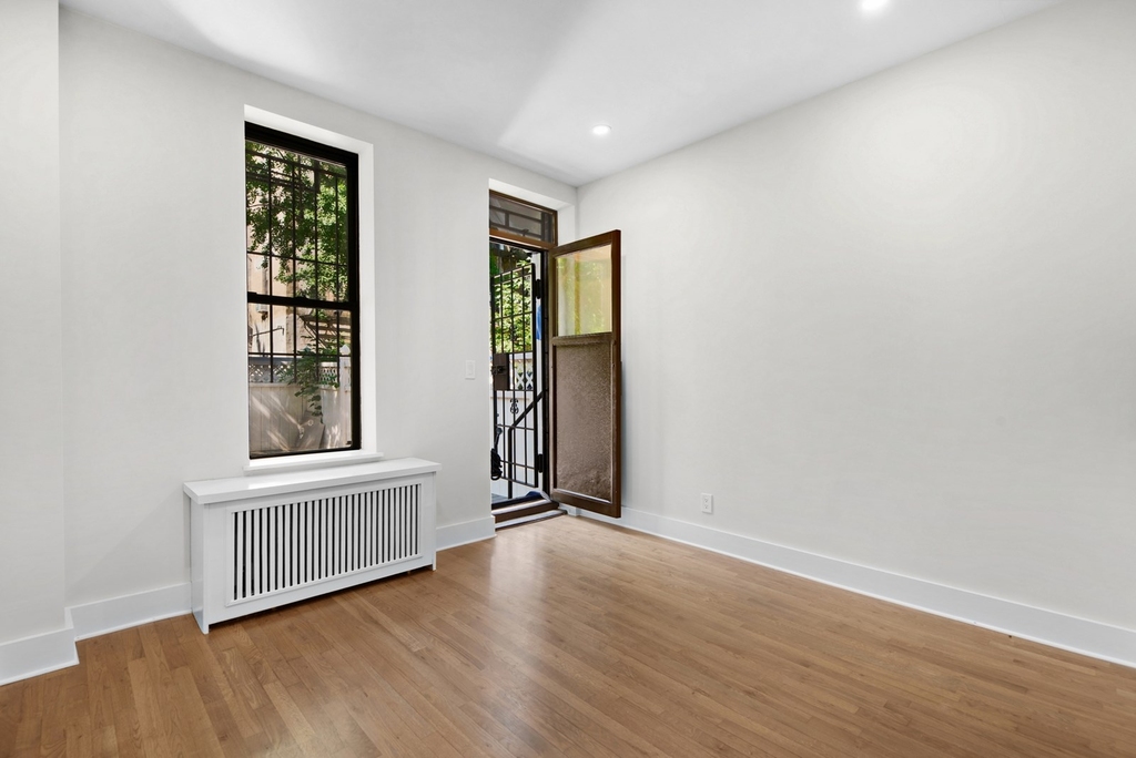 426 West 49th Street - Photo 3
