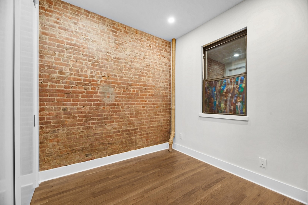 426 West 49th Street - Photo 4