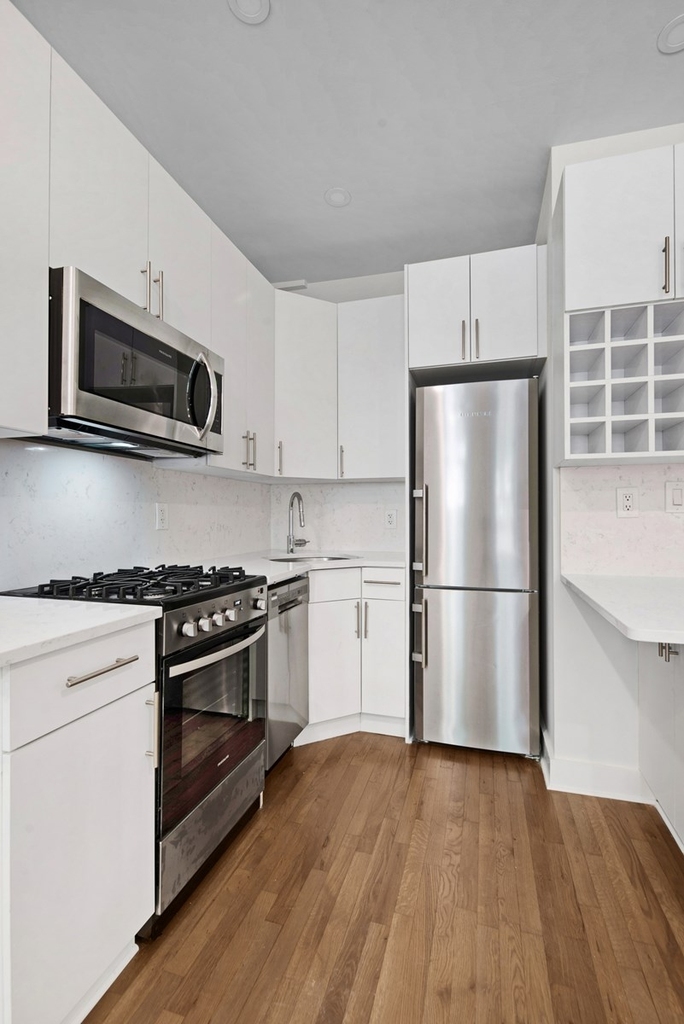 426 West 49th Street - Photo 2