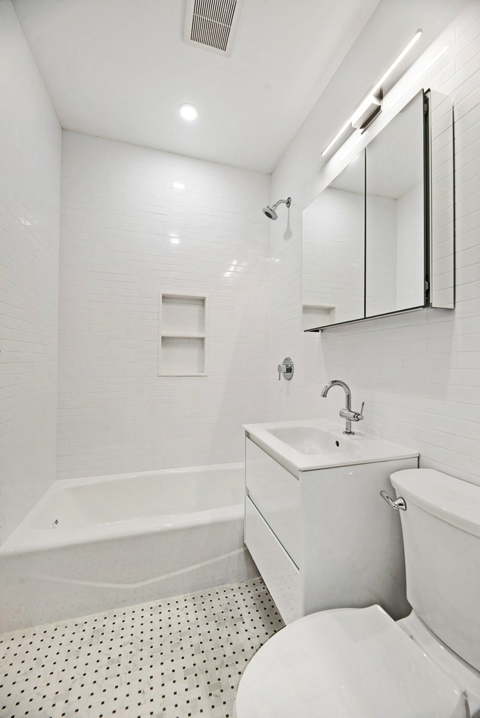 426 West 49th Street - Photo 5
