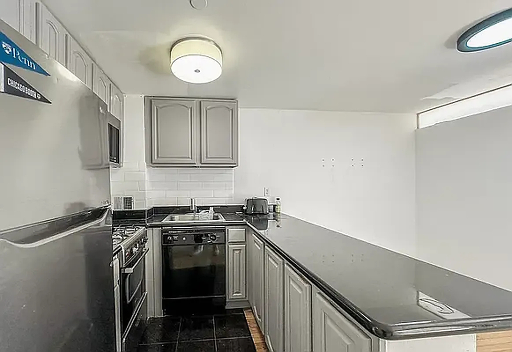 212 East 10th Street - Photo 5