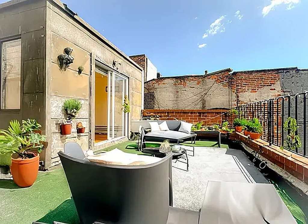 212 East 10th Street - Photo 3
