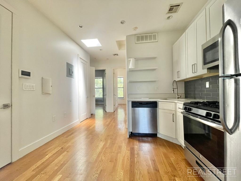 94 Lewis Avenue - Photo 1