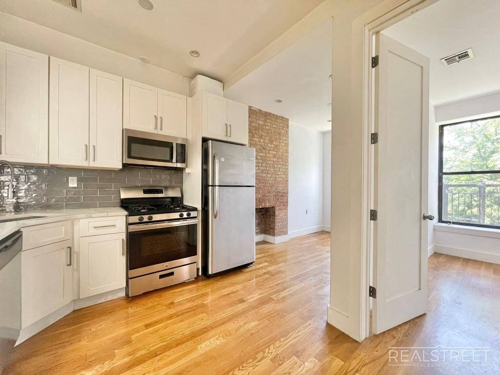 94 Lewis Avenue - Photo 2
