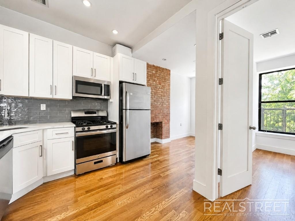 94 Lewis Avenue - Photo 2