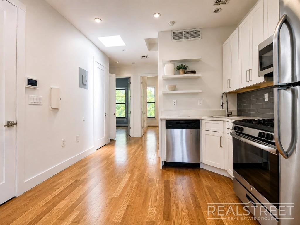 94 Lewis Avenue - Photo 1