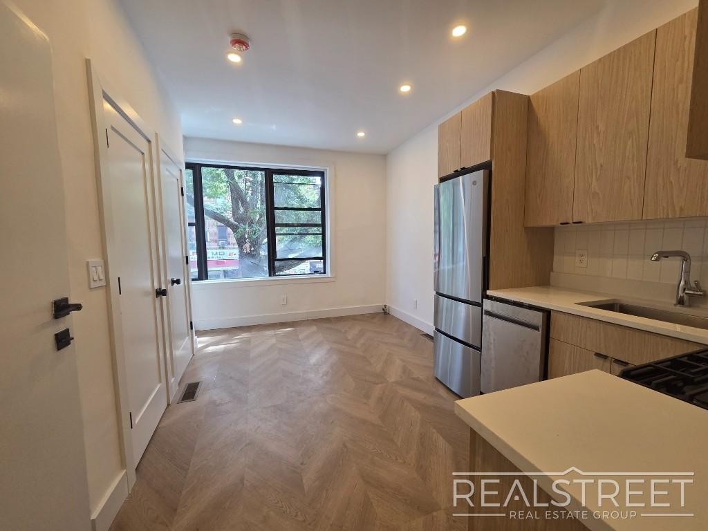 25-66 Steinway Street - Photo 5