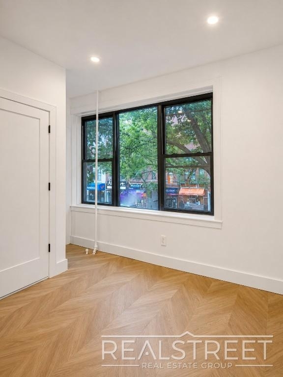 25-66 Steinway Street - Photo 2