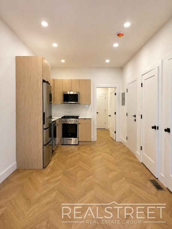 25-66 Steinway Street - Photo 0