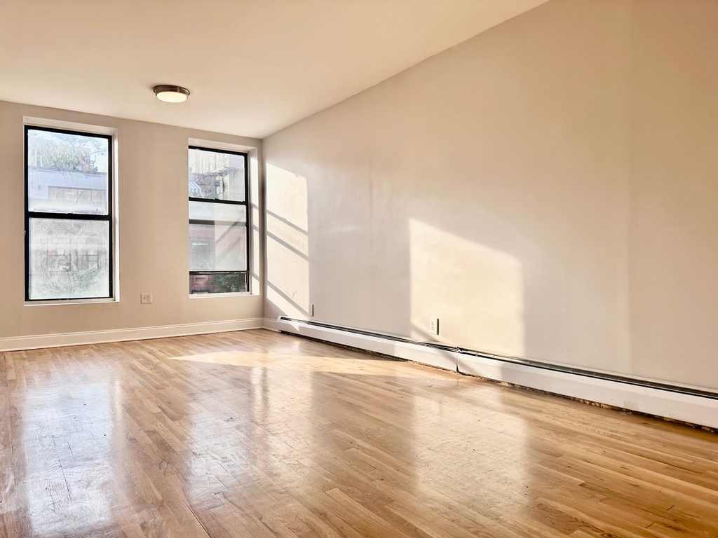 386 Manhattan Avenue - Photo 0