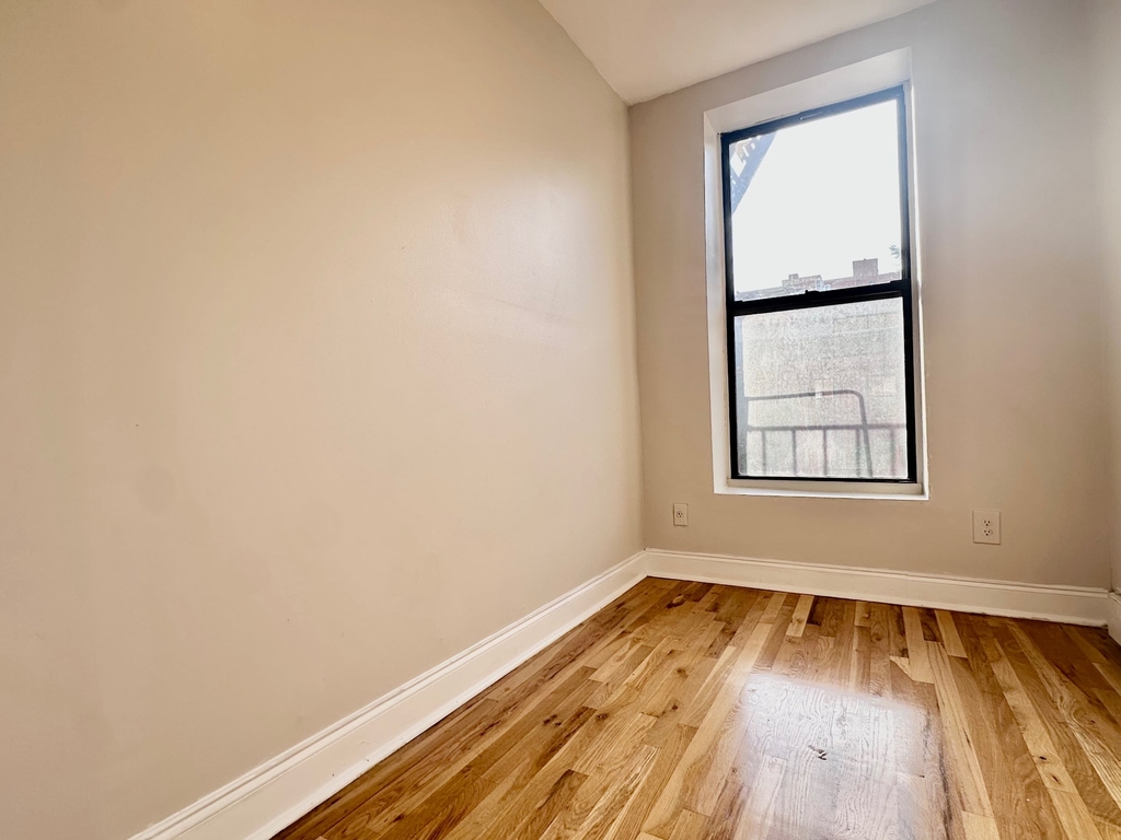 386 Manhattan Avenue - Photo 5