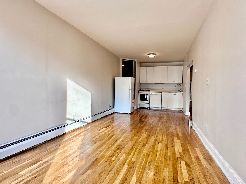 386 Manhattan Avenue - Photo 1