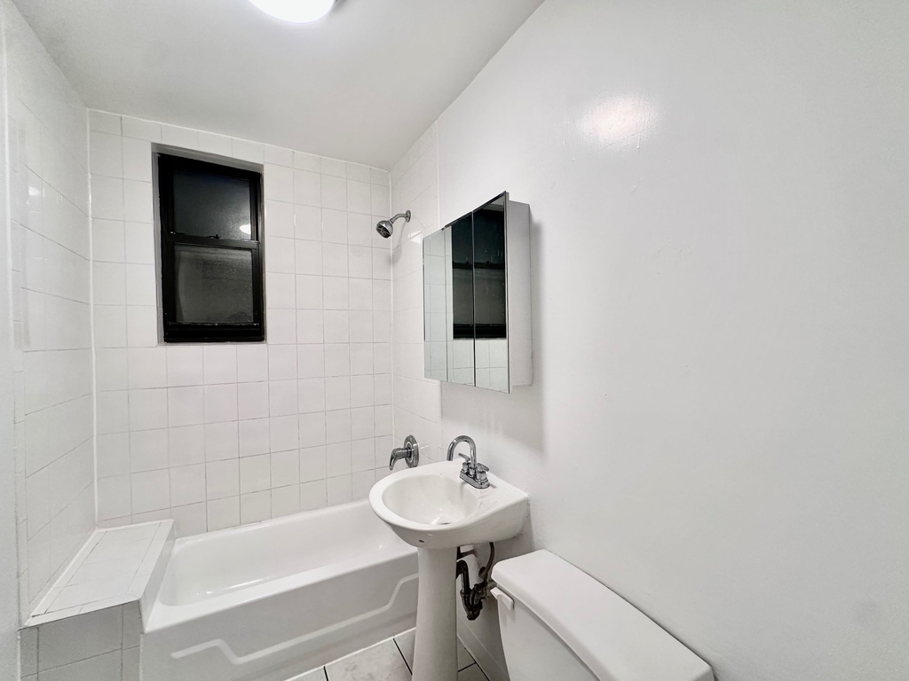 386 Manhattan Avenue - Photo 3
