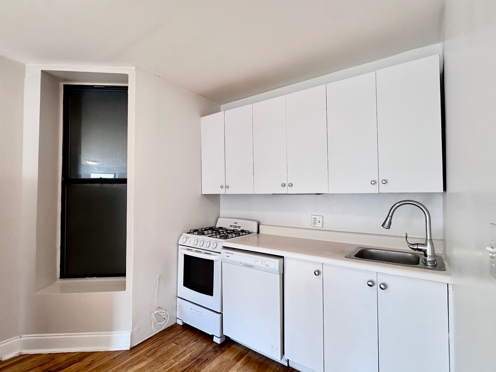 386 Manhattan Avenue - Photo 4