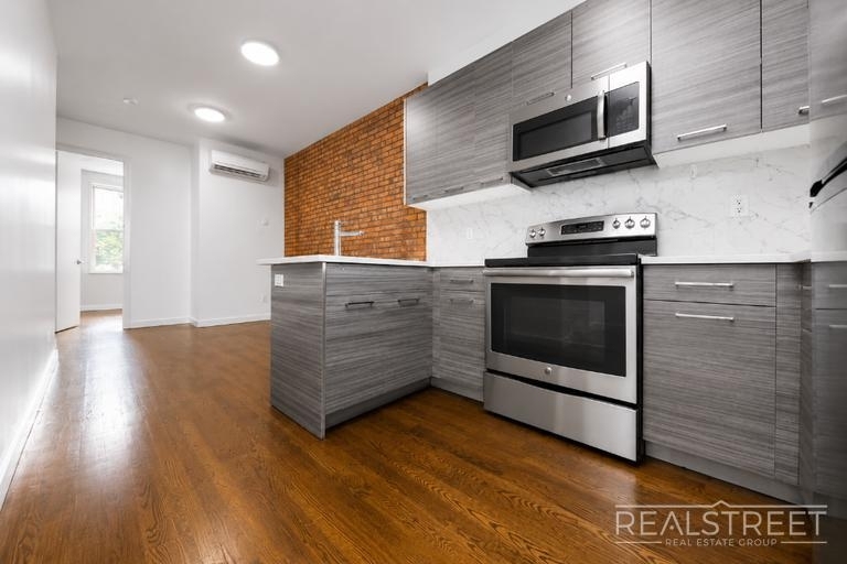 890 Jefferson Avenue - Photo 2