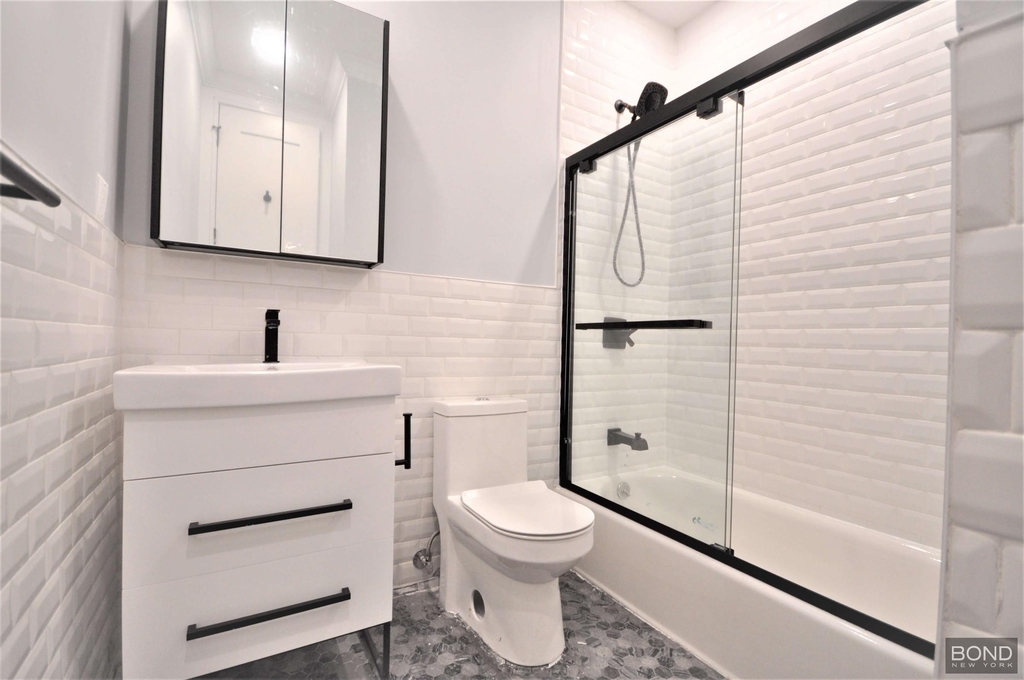 135 East 46th Street - Photo 4