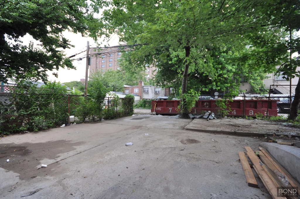 135 East 46th Street - Photo 9