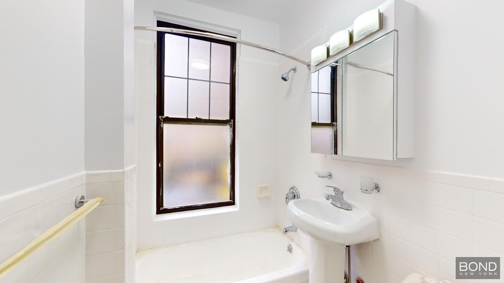 985 lexington avenue  - Photo 2
