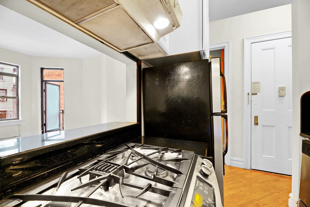 37 West 54th Street - Photo 3