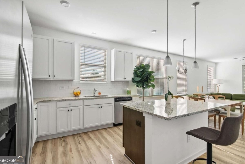 1617 Salinger Court - Photo 3