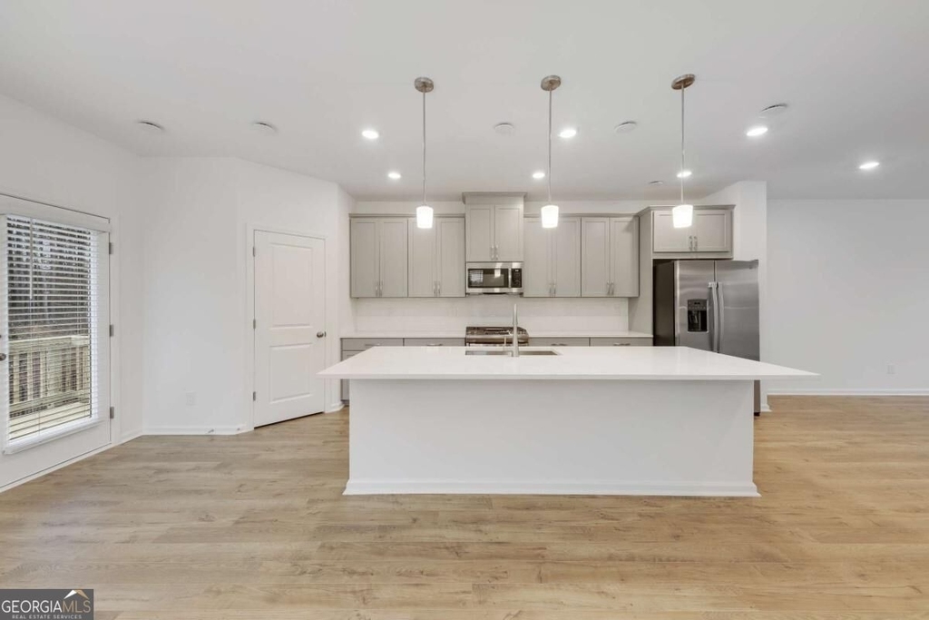 1447 Halstead Place - Photo 2