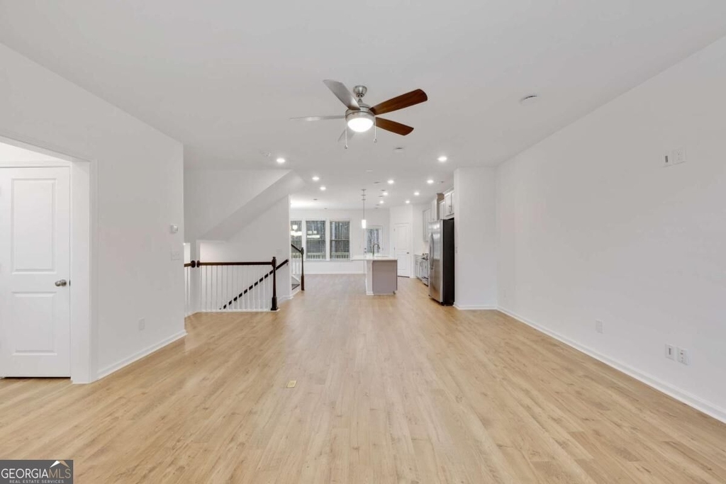 1447 Halstead Place - Photo 11