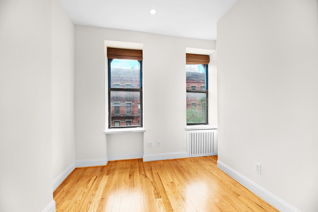 358 West 45th Street - Photo 2