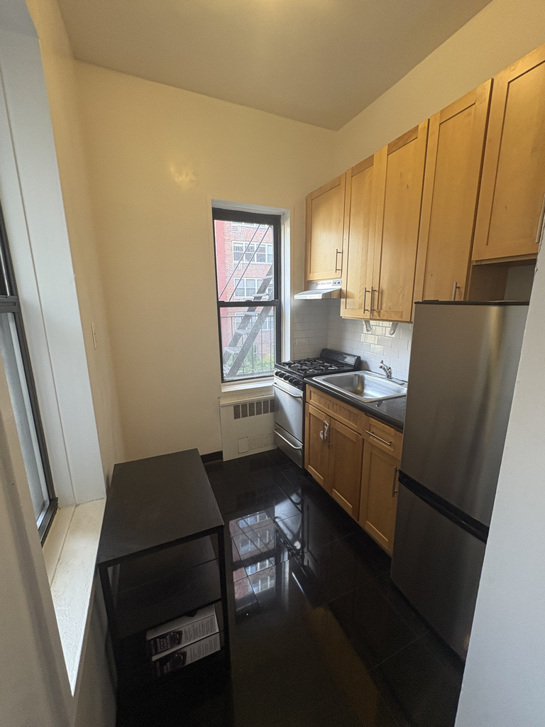 75th Street/1st Avenue - Photo 4