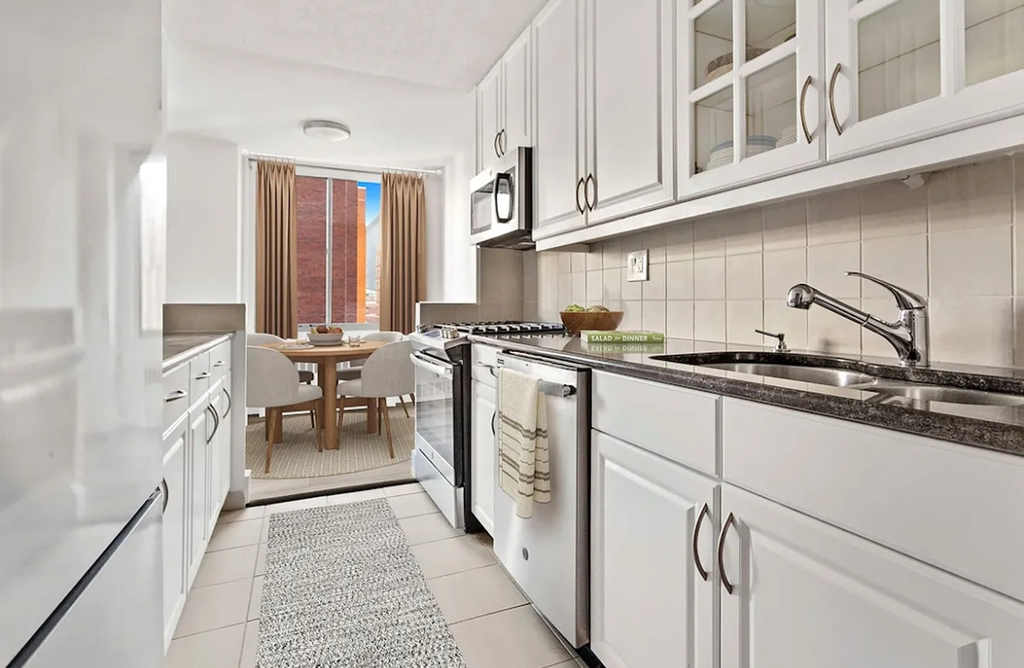 470 2nd Avenue - Photo 0