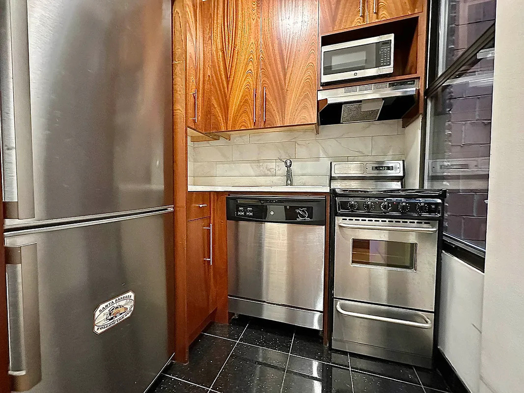 68th Street/Amsterdam Avenue - Photo 5