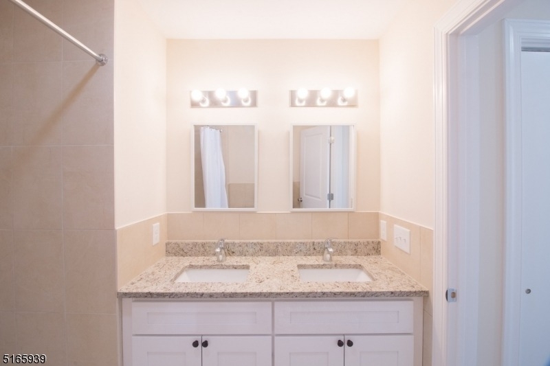 1664 Stuyvesant Ave - Photo 15
