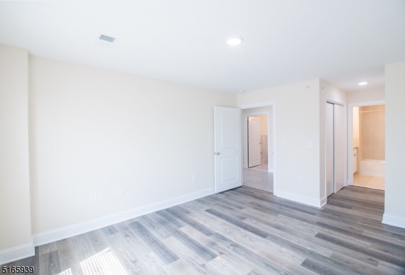 1664 Stuyvesant Ave - Photo 12