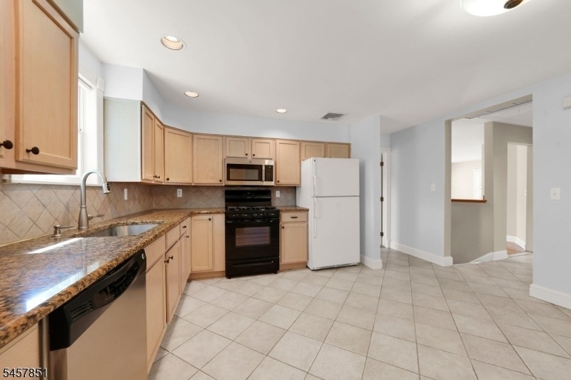 14 Locust St 2nd Floor - Photo 4