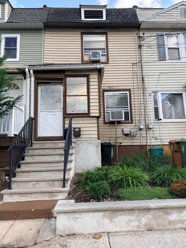403 N Stiles St - Photo 0