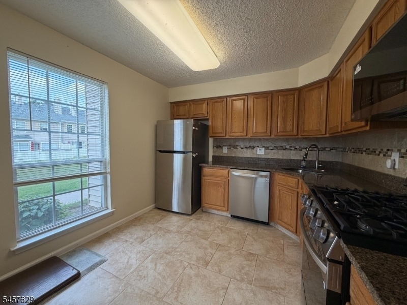 30 Columbus Dr - Photo 6