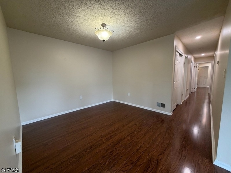 30 Columbus Dr - Photo 4