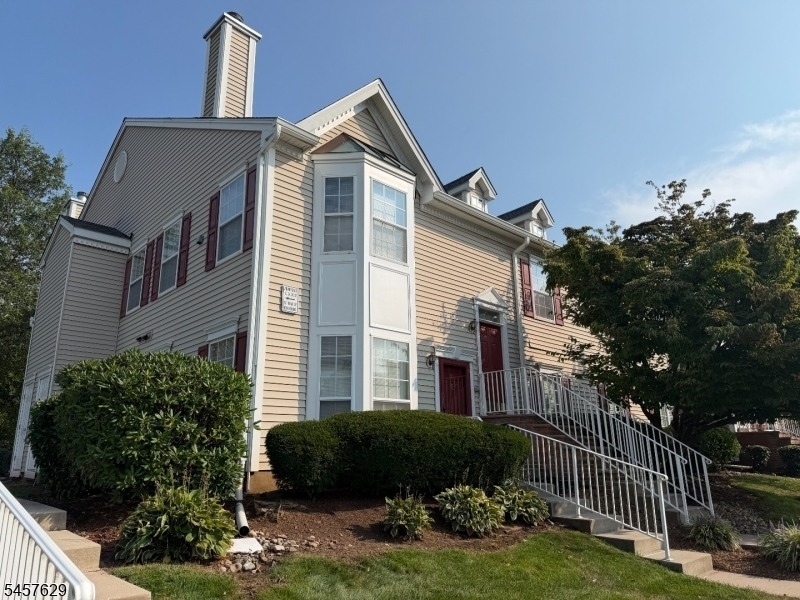 30 Columbus Dr - Photo 0