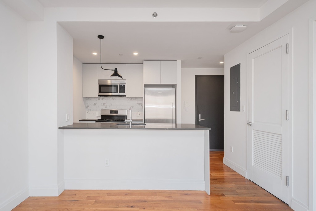 4th Avenue - Photo 2