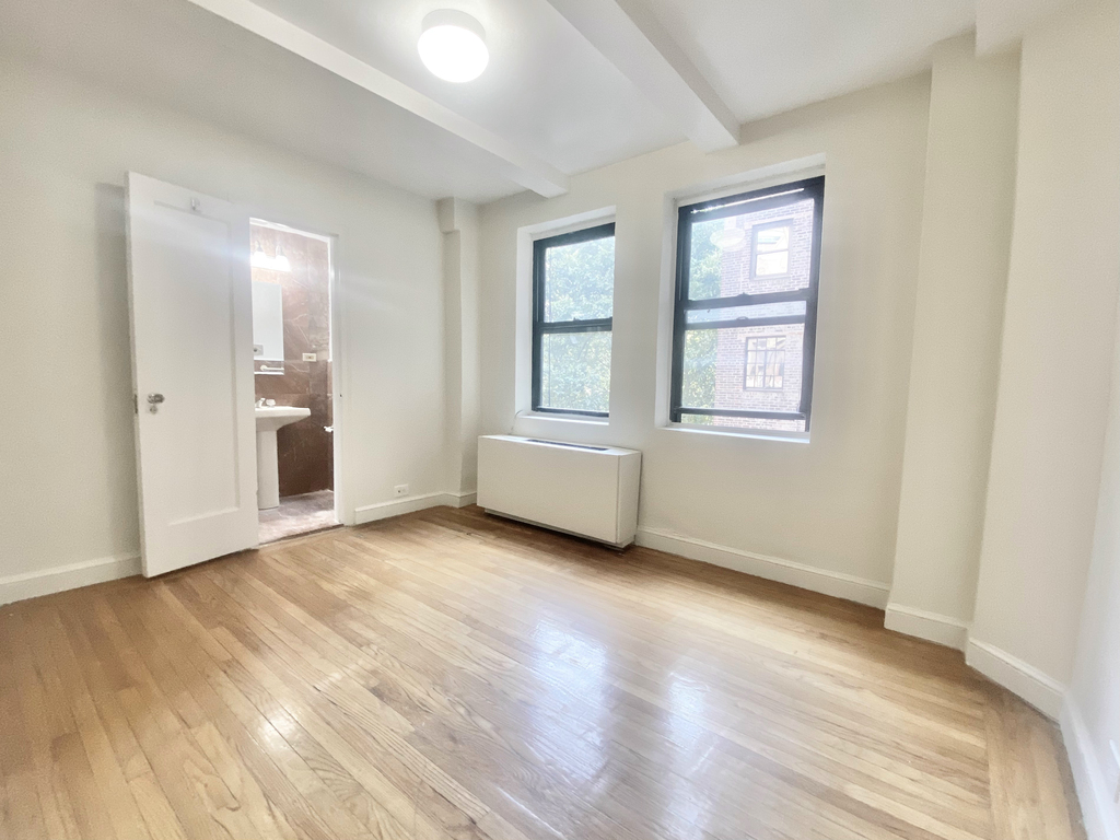 Midtown East - 2nd Ave - Photo 13